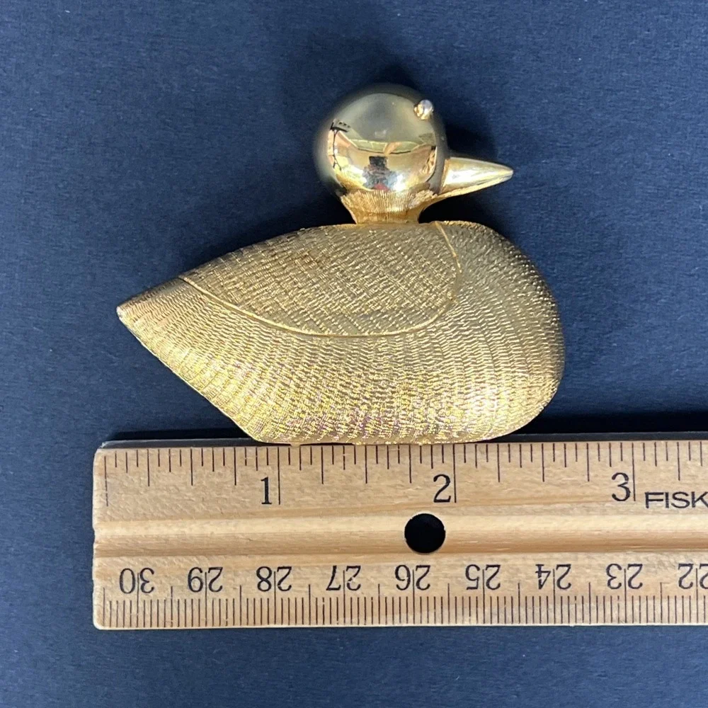 VTG Gold Tone Duck Belt Buckle Textured Waterfowl Novelty Accessory EUC